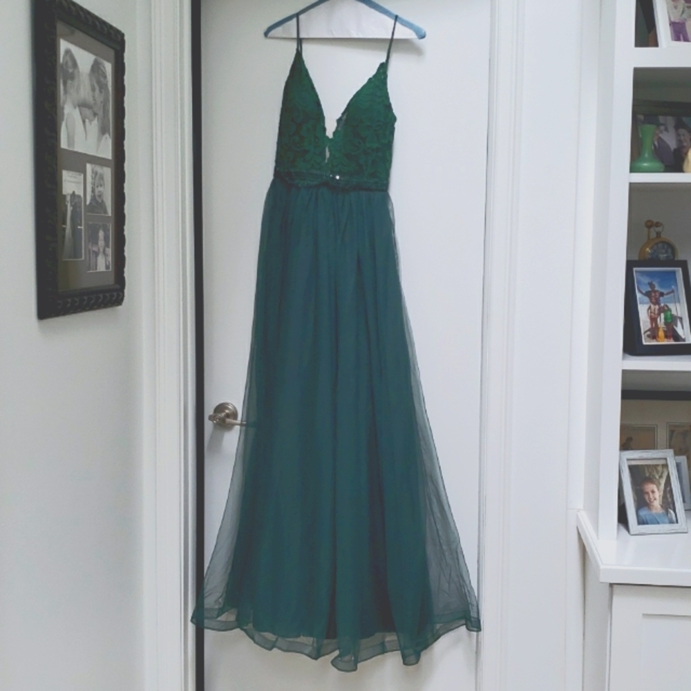 JJhouse prom dress hunter Green bust 33.5 waist 26.5